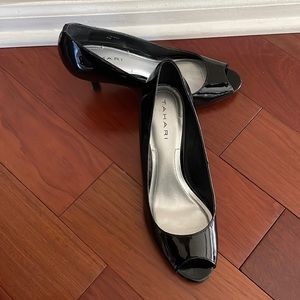 Patent leather black Tahari pumps/heels in size 6
